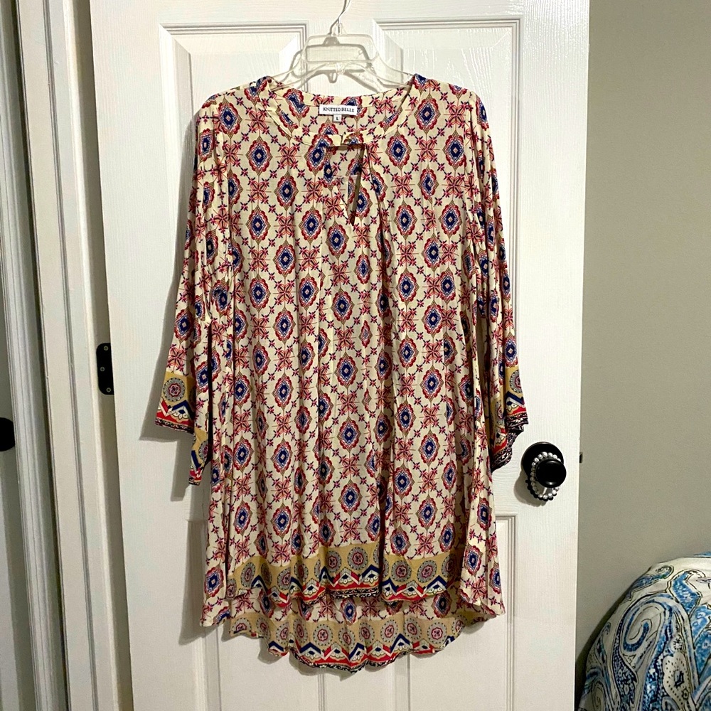 Patterned hi-lo, flair sleeve dress Sz Large